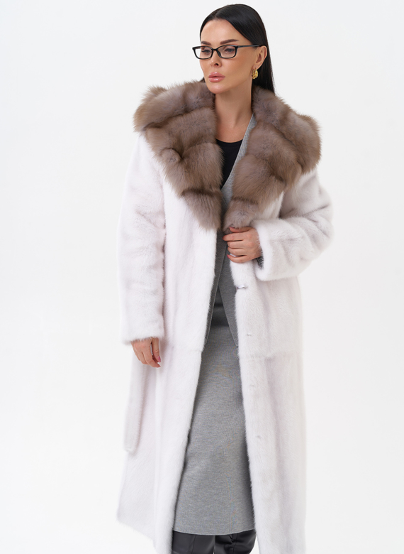 Белая шуба из норки с куницей