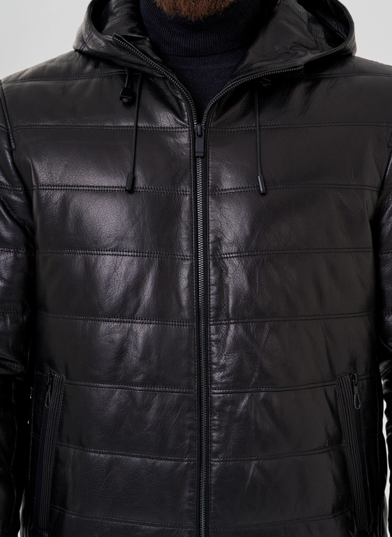 Куртка бомбер черного цвета с капюшоном 