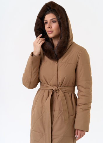 Пуховик с капюшоном из эко меха