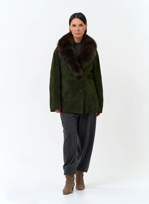 Женский пуховик из натуральной замши фото