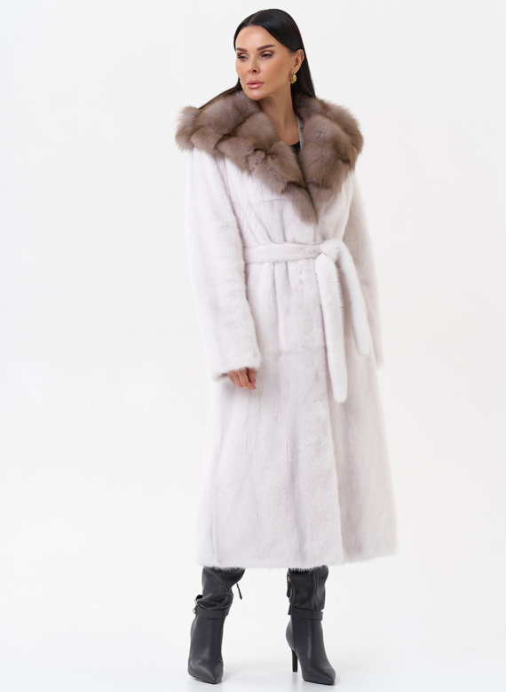 Белая шуба из норки с куницей
