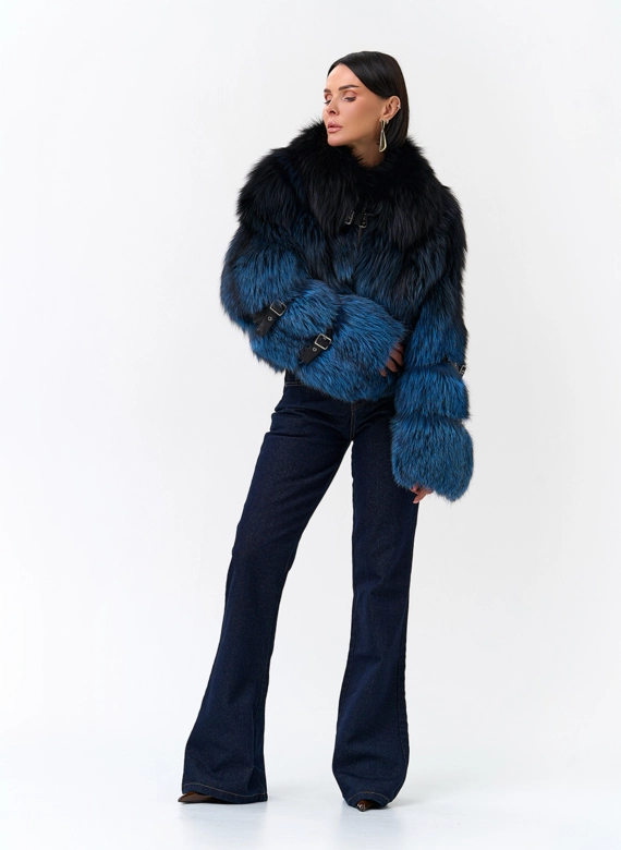 Шуба из меха чернобурой лисы с декоративными ремешками