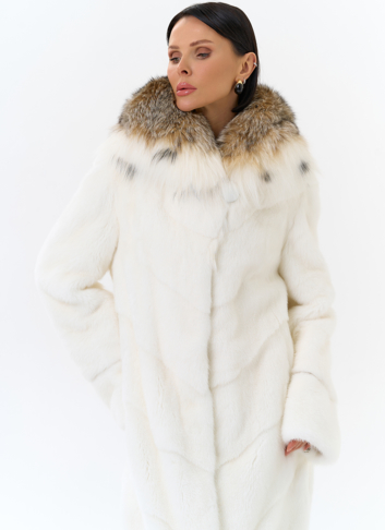 Белая шуба из норки с рысью