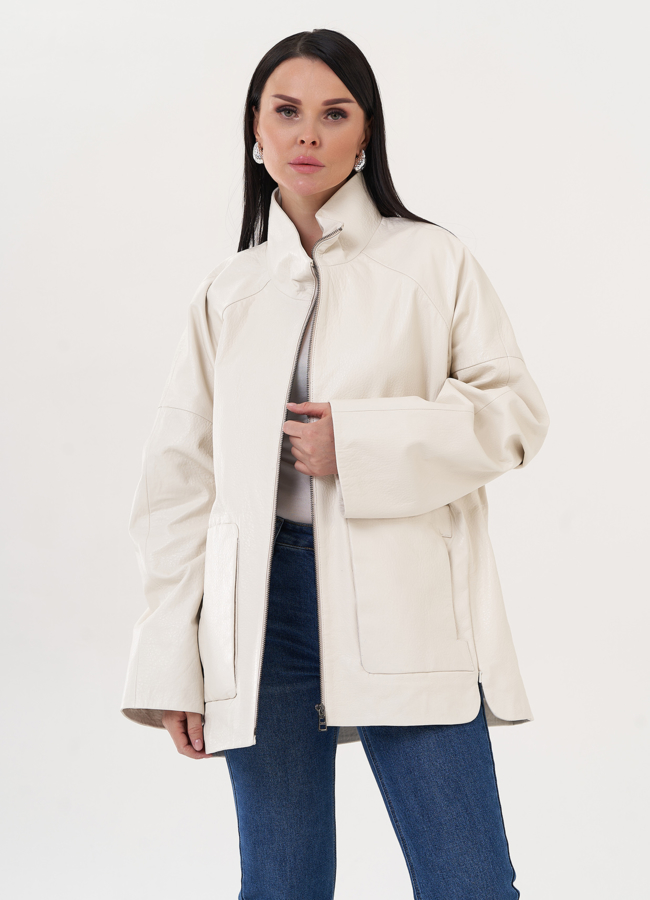 Удлиненная куртка из натуральной кожи белого цвета модель № 27139 меха малина