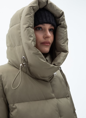 Женский пуховик с капюшоном