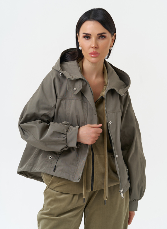Короткая женская ветровка с капюшоном