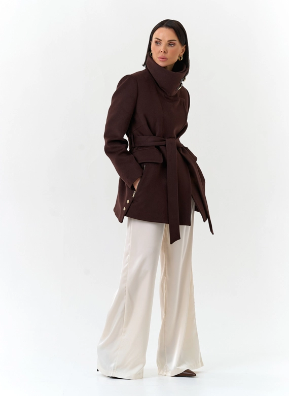 Женское укороченное пальто с воротником стойкой фото
