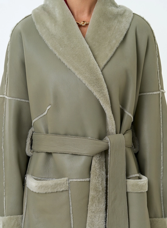 Женская дубленка зеленого цвета фото