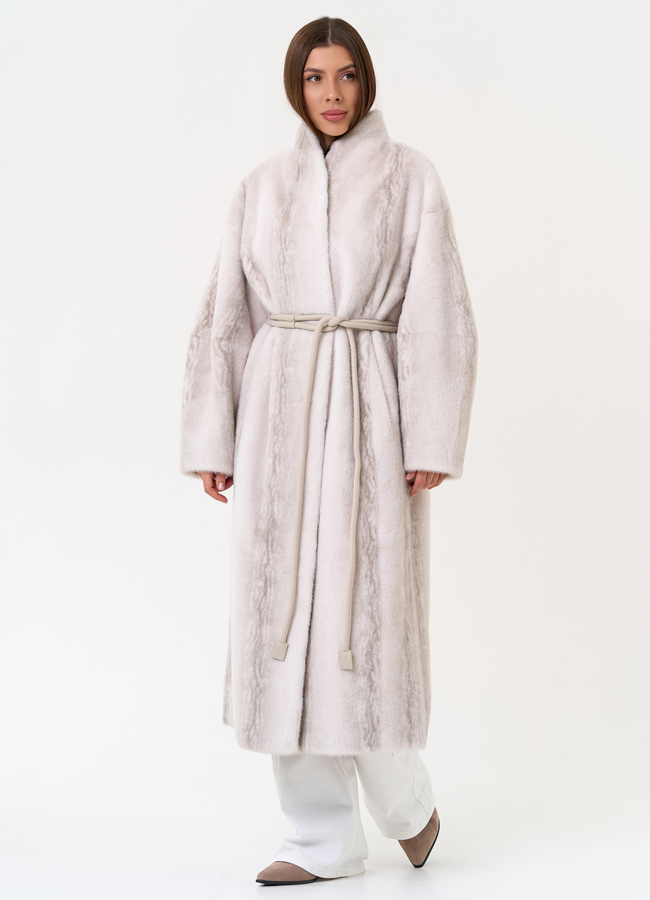 Светлое пальто из эко меха с поясом модель № 31531 в рассрочку