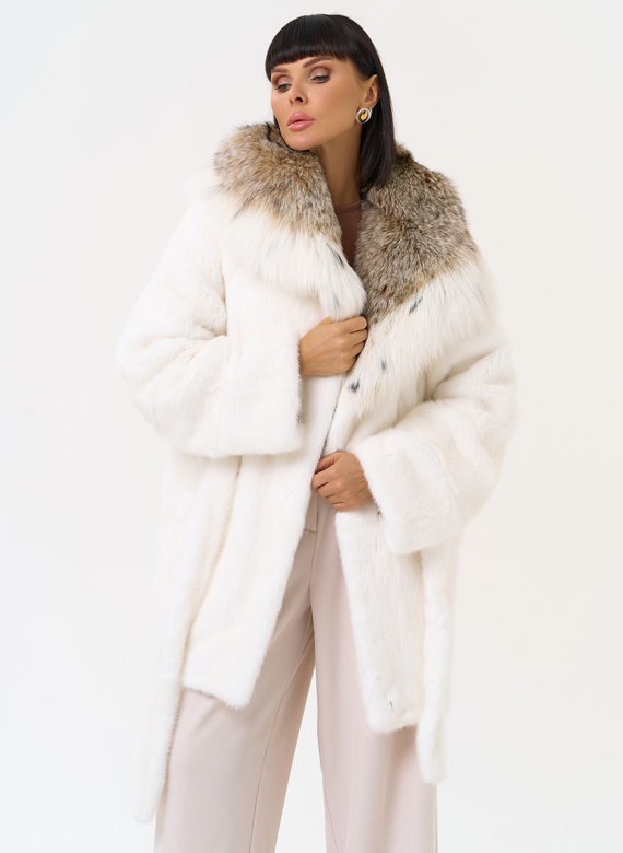 Женская шуба из меха норки с капюшоном из меха рыси