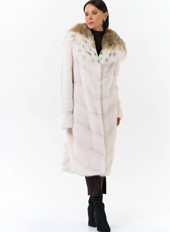 Светлая шуба с рысью