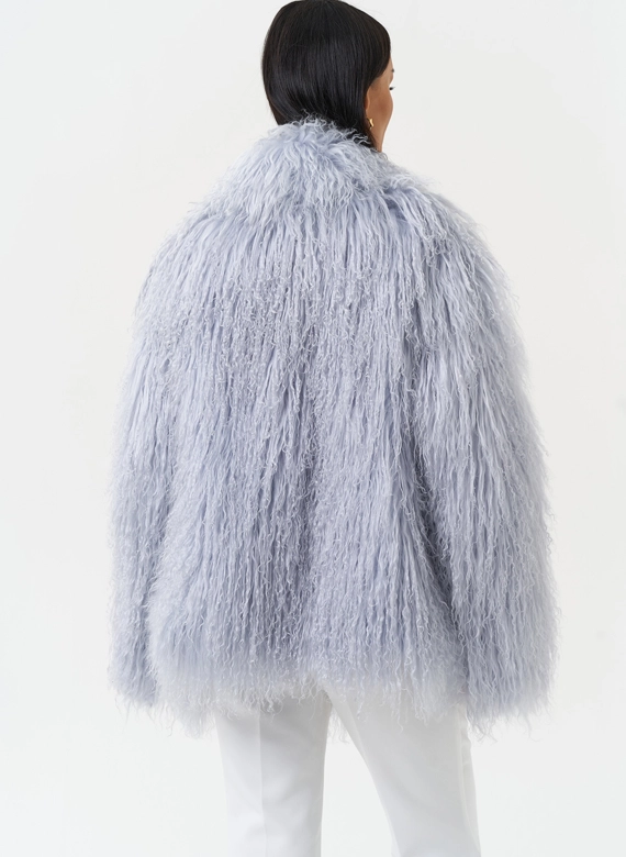 Женская шуба из меха ламы