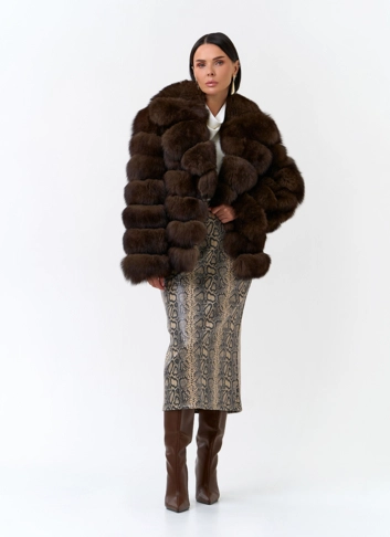 Короткая шуба из меха песца с английским воротником